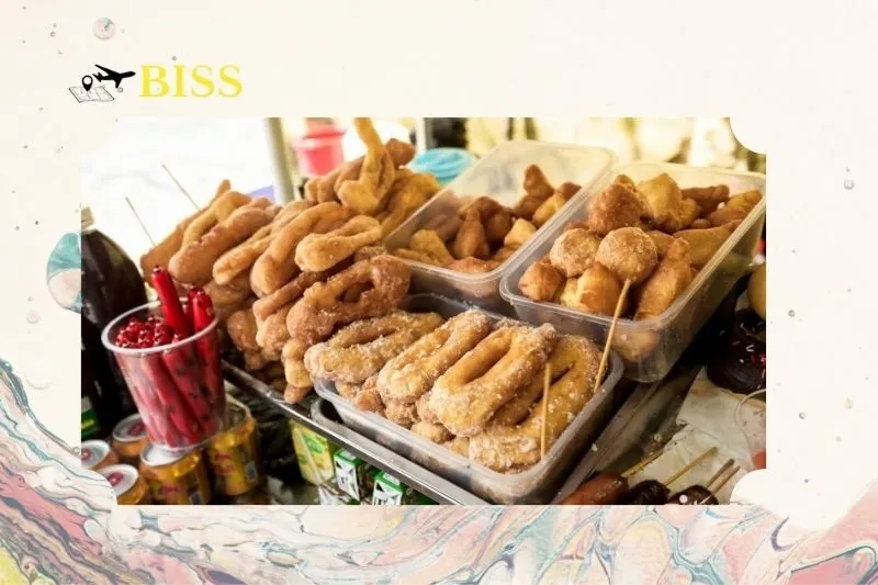 Những Món Uống Khác Tại Quán Bà Bu: Trà Bát Bảo Và Các Đồ Ăn Vặt